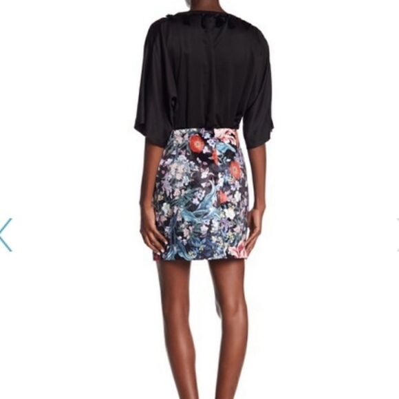 MinkPink Botanica Mini Skirt, Floral Size M, NWT - Picture 3 of 7